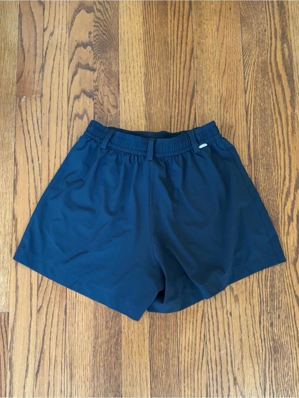 Vuori High-Waist Villa Trouser Shorts in Navy